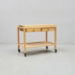 607526 Serving table